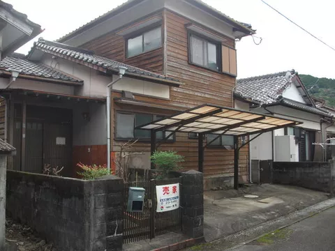 Saeki City, Oaza Tsurumonokuchi (Saeki Station) 2F 5DK

4,500,000 yen