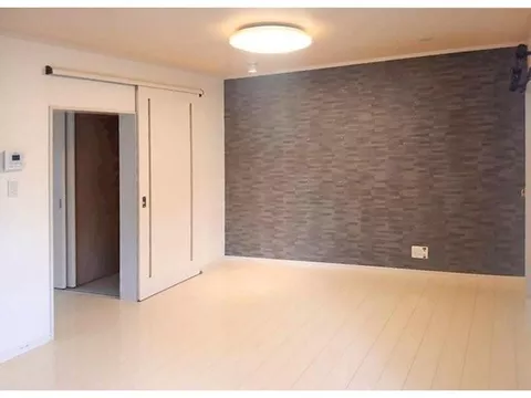 ■ Two-story reinforced concrete construction! A 3LDK with a single-family home feel and a south-facing garden♪