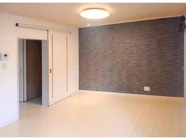 ■ Two-story reinforced concrete construction! A 3LDK with a single-family home feel and a south-facing garden♪