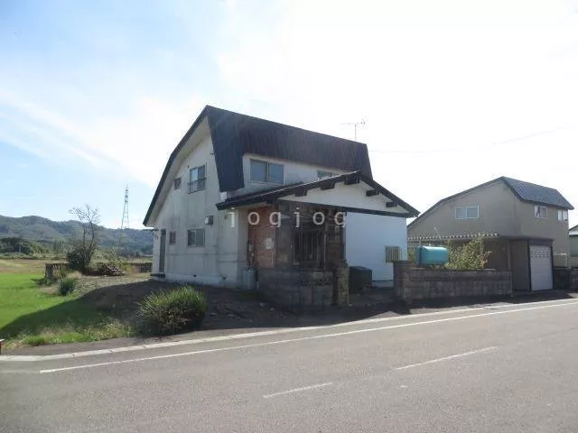 ◆ 2 minutes walk from JR Hakodate Main Line "Toyonuma" station ◆