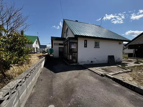 Takikawa City, Koganemachi Higashi 1-chome (Takikawa Station) 2-story building 4LDK