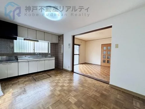 ≪24-hour online viewing reservations available≫◆5LDK used house♪1 car garage space available♪ - Image 3