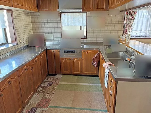 ◇Quiet residential area◇Spacious land over 100 tsubo◇Within a 10-minute walk to Hosoya Station