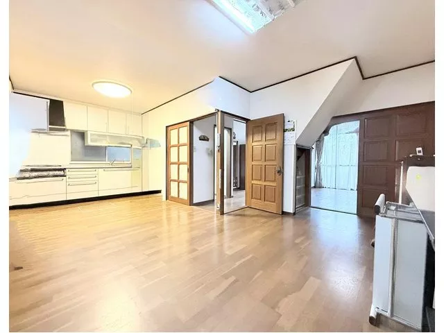 ／13 minutes on foot from Kamo Station／4LDK house with a southern garden, also recommended as an investment property.