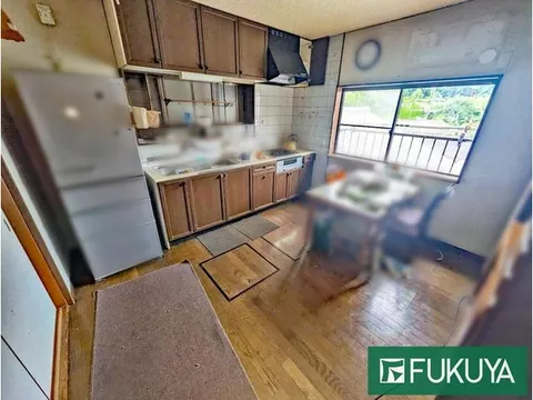 1 minute walk to "Kitakinohatacho" bus stop / East-facing 4SDK located in a quiet residential area!