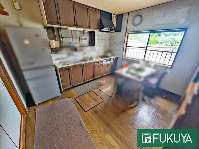 1 minute walk to "Kitakinohatacho" bus stop / East-facing 4SDK located in a quiet residential area!