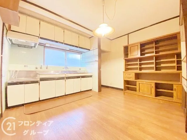 【Spacious 6DK layout + immediate viewing available!】■Ample storage allows for spacious room usage