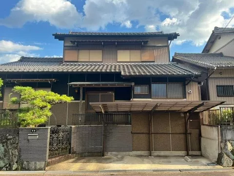 Two-story 5DK! There is a south-facing garden! Quiet residential area!