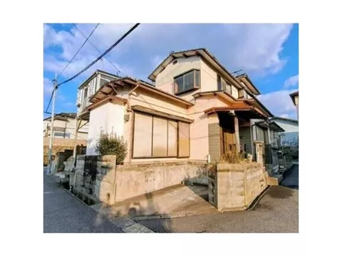 Corner lot, south-facing, good view, located on a hill, 2-story, Japanese-style room, city gas