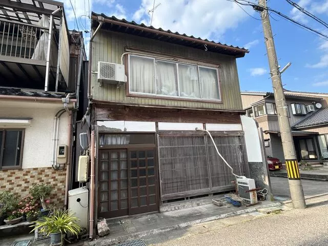 Himi City, Ise Omachi 2-chome (Himi Station) 2-story building 5DK
