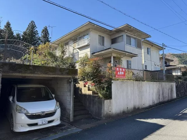 ■This property is attractive due to its quiet living environment!■ It has a spacious land area of approximately 61 tsubo!
