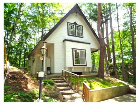 Life in a quiet forest! Perfect for creating summer memories! The garden is spacious and offers high freedom.