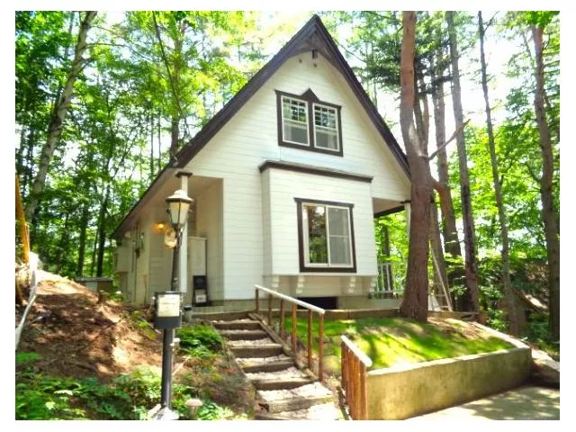 Life in a quiet forest! Perfect for creating summer memories! The garden is spacious and offers high freedom.