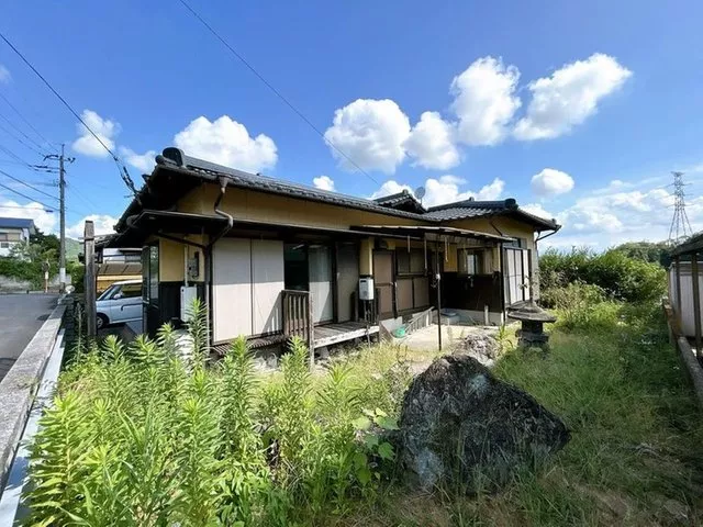 Open house held / Current sale until August 31 / Immediate occupancy available / Parking for 1 car available / Quiet residential area