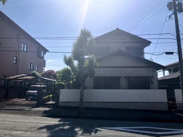 Land area over 100 tsubo! A spacious, carefully designed used house with a gate in the parking lot!