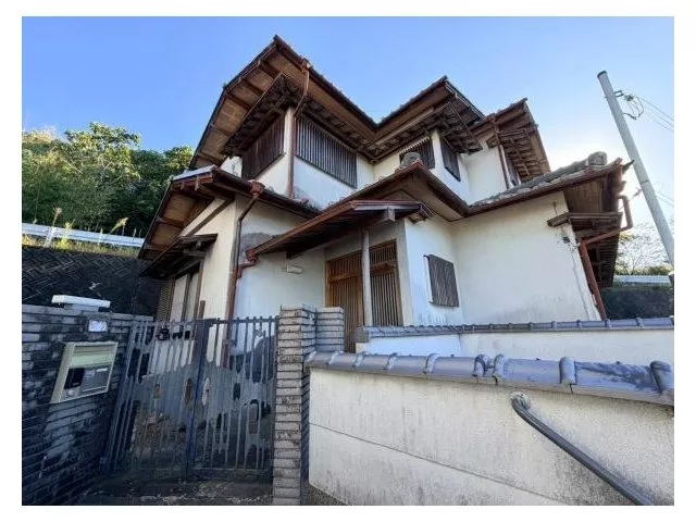 [Renovated in the 8th year of Reiwa × Land area approximately 89 tsubo × South-facing balcony with good sunlight]