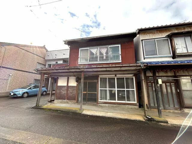 Itoigawa City, Shintei 2-chome (Itoigawa Station) 2-story building 5K