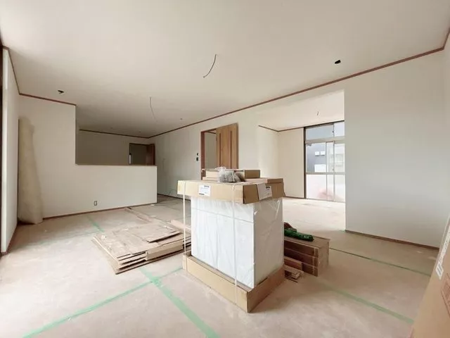 【Open house scheduled】Interior and exterior renovation planned / Single-story / Water facilities replacement / Parking for 4 cars available / Northwest corner