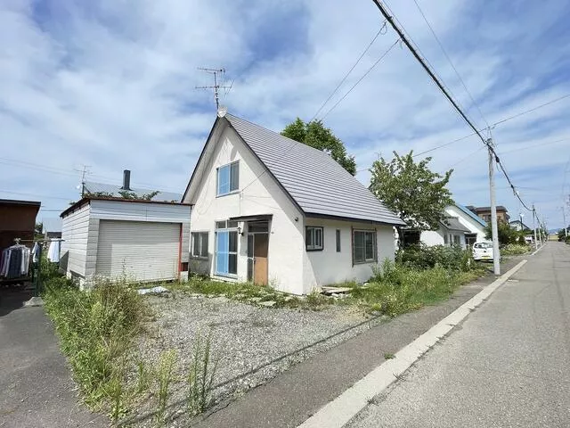 Iwamizawa City, Sakae-cho 1-chome 2-story building 4LDK