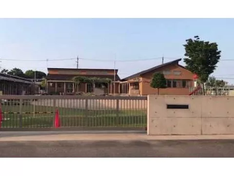 Southeast corner lot with good sunlight and openness♪ A home nestled in a quiet residential area♪ - Image 3