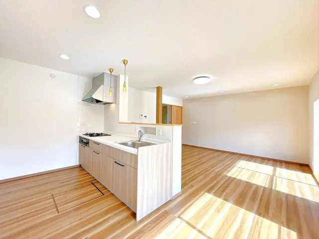 [Open House Held] Interior and exterior renovated / New seismic standards compliant / Water facilities replaced / Parking for 5 cars in parallel available