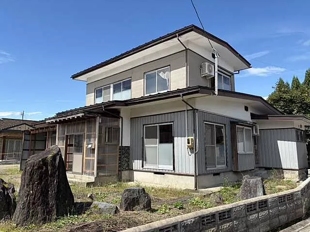 Used single-family home Kawanishi Town Kamikomatsu used residence