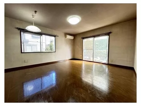 ◇4LDK used detached house◇ Located on a corner lot with road widths of over 6m on both the southwest and southeast sides