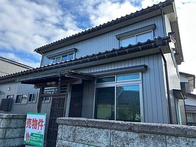 Used single-family home, used house in Takaoka City, Sumi