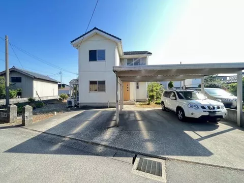 A spacious lot and 4LDK, a home that nurtures family time♪