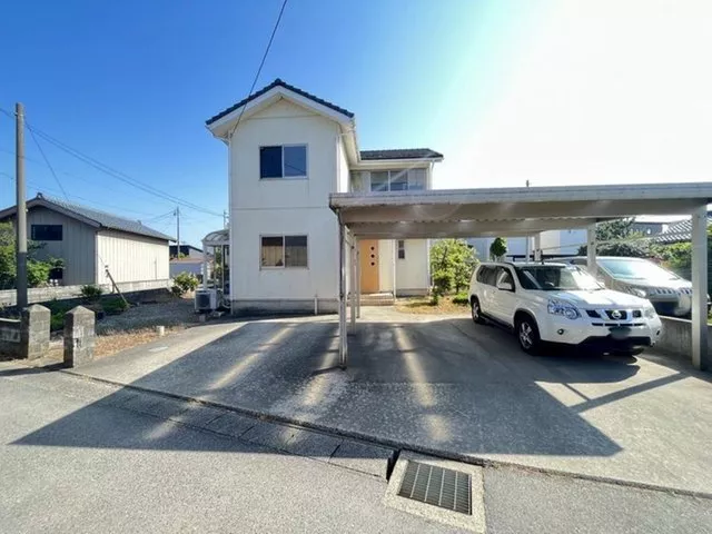 A spacious lot and 4LDK, a home that nurtures family time♪