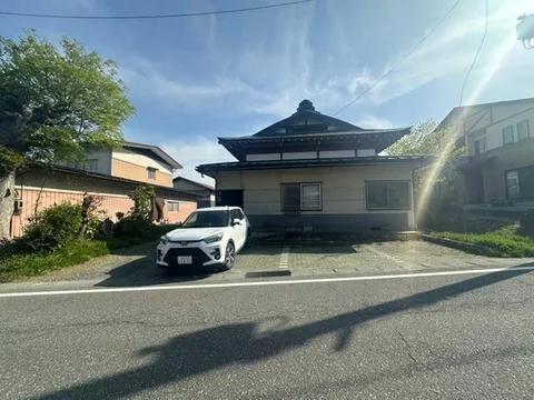 ■Land area over 400 tsubo, with a field■Would you like to live in a spacious single-story home on a wide lot? - Image 2