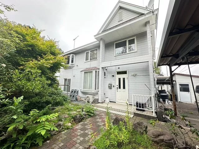 One air conditioner is a free gift!! ◆ A spacious house perfect for two families ◆