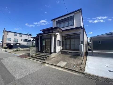 Akita City, Tsuchizaki Port Central 3-chome (Tsuchizaki Station) 2-story building 5DK
