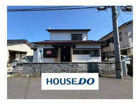 Renovated interior and exterior property! Smooth parking on a 6m road, with brand new water facilities ready for immediate use…