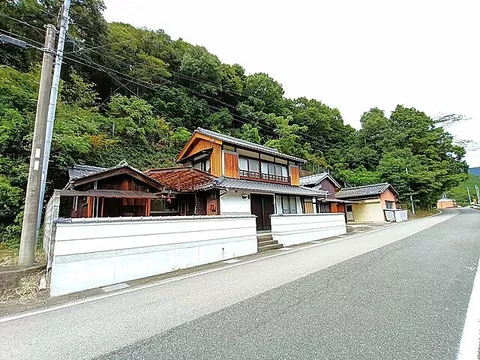 Used single-family home in Shirahama Town, Kuchigaya, farmhouse residence