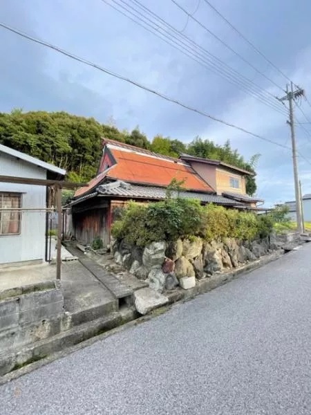 2F 9DK in Inazato-cho, Hikone-shi, Kanagawa

990,000 yen