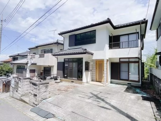 From 30,000 yen per month / Renovated property! Good sunlight due to the southwest road ◎