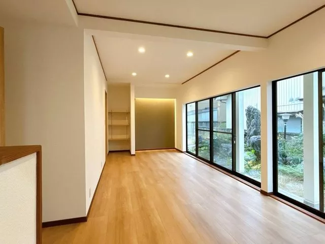 [Open House Held] Interior and exterior renovation completed / New earthquake resistance compliance / Parking for 3 cars available / 1 minute walk to Okuda Elementary School