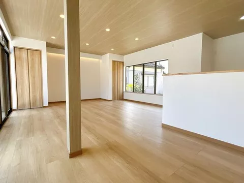 [Open House] Interior and exterior renovations completed / Water facilities replaced / Parking for 3 cars in parallel / Front road width
