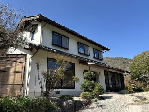 Kakeiai-cho, Unnan-city (Kisuki station) 2F 6SLDK

10,990,000 yen