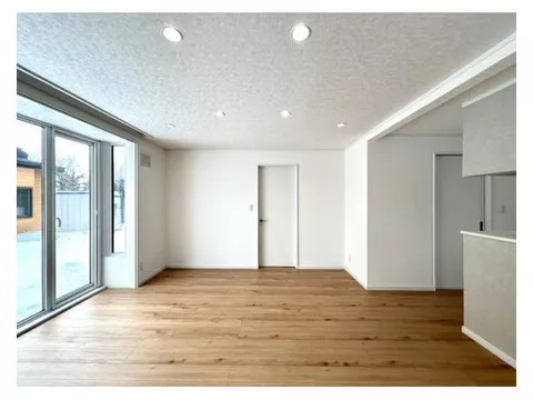 Renovated, ready to move in by the end of the fiscal year] About 10m from Katakura 4-chome Plaza, Horobetsu