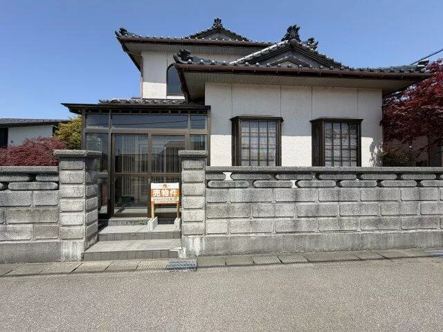 Takaoka City, Miyuki-cho 1-chome (Katabaracho Station) 2-story 8DK
