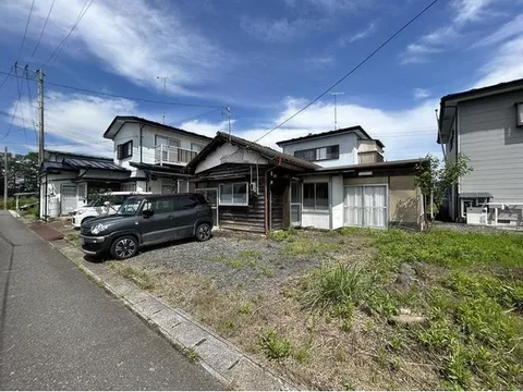 Single-story 3K, parking for 2 cars, a spacious home with connected Japanese-style rooms - Image 1