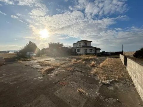 A two-story 10LDK on a 503 tsubo lot in a tranquil location with rural scenery.