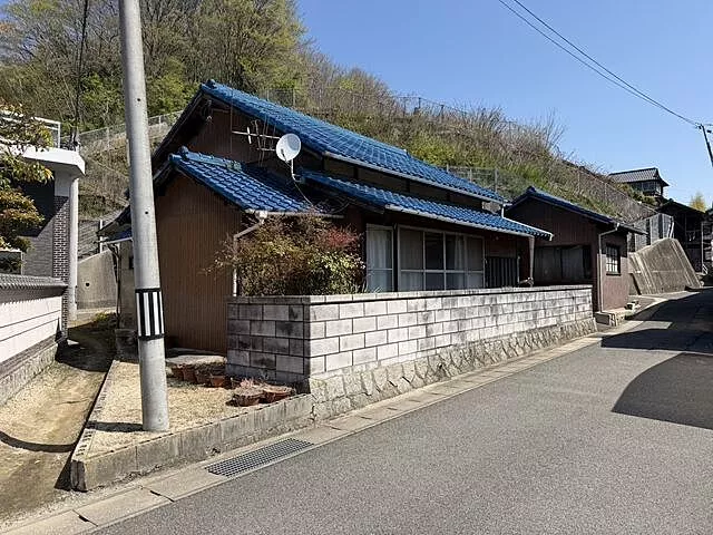 Used single-family home in Onomichi City Mukushima Town Michikoshi, existing house