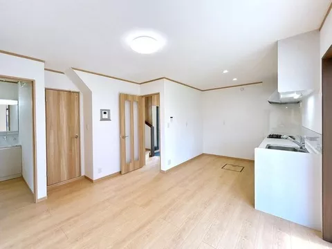 【Open House】 Two-story house with 3LDK. All water facilities have been replaced with new ones. - Image 2