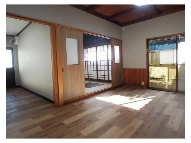 Renovated used house! New replacements for water areas! Walls and ceilings have been re-wallpapered!