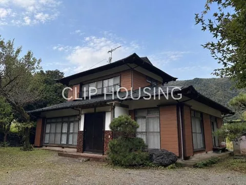 Recommended for single-story use! Over 320 tsubo of land! Vacation home or atelier allowed. Immediate viewings welcome.