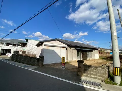 Yoshinogawa City, Kamojima Town, Yamaji (Aozuka Station) Single-story building 3LDK