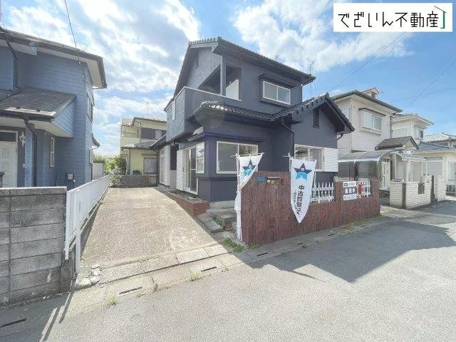／R8 Year 2 Interior and exterior renovation／Parking for 2 cars■Entrance with atrium■Approximately 14.5 tatami LDK☆彡